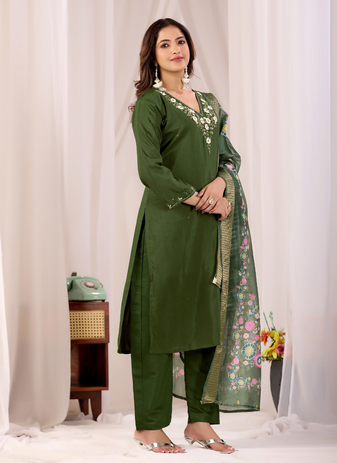 Olive Green Parampara Cotton Kurta Pant Set with Jacquard Dupatta