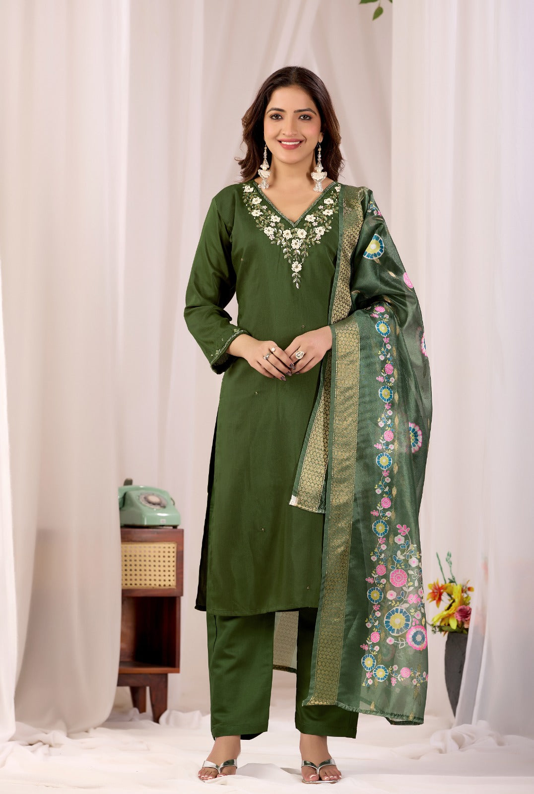 Olive Green Parampara Cotton Kurta Pant Set with Jacquard Dupatta